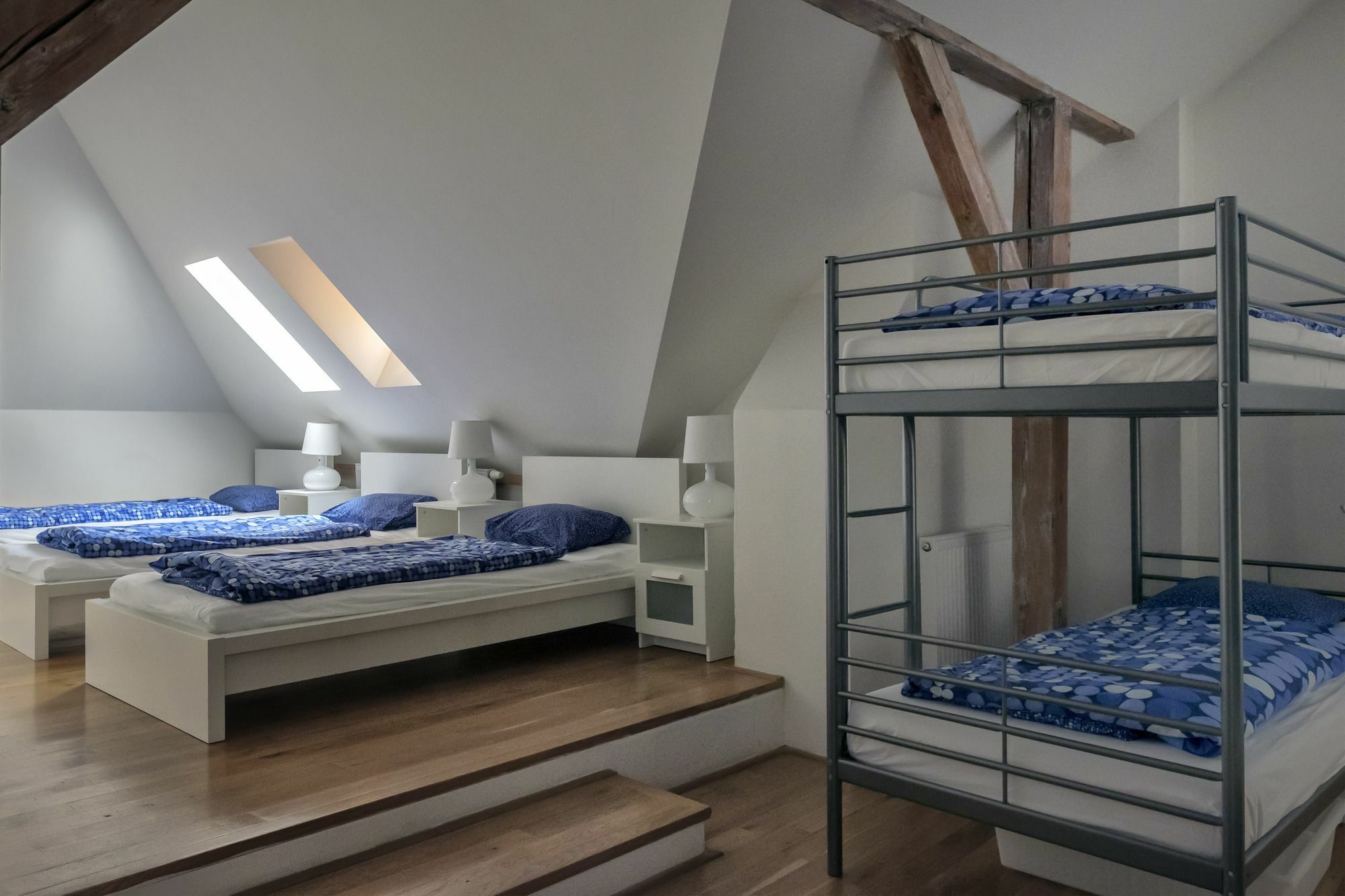 One Míru Hostel Prag