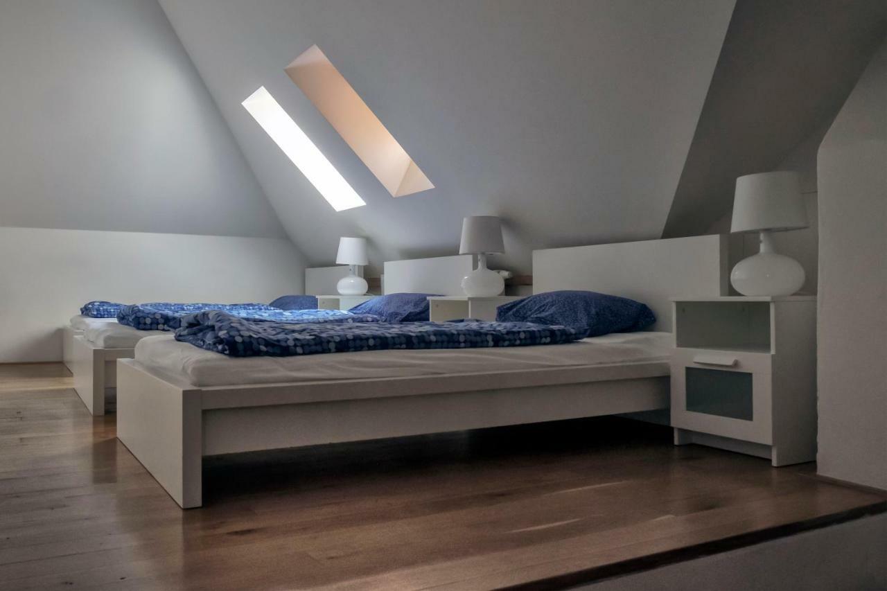 One Míru Hostel Prag