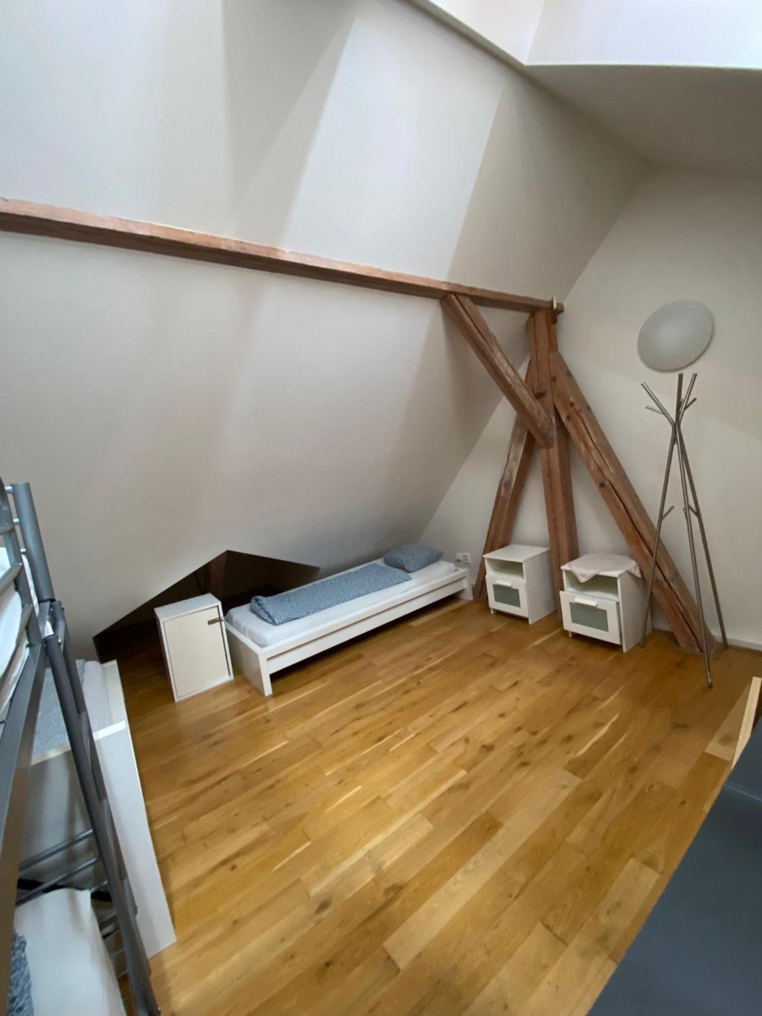 Hostel One Míru